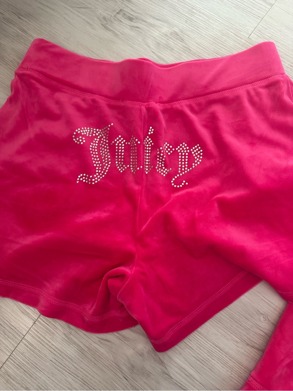 Juicy Couture Hot Pink Hoodie And Shorts Set - Picture 3 of 4